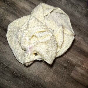 betsey johnson infinity neck warmer‎ scarf one size white with Gold